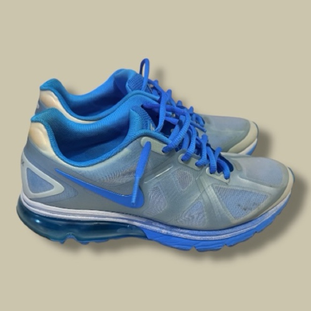 Nike Air Max Excellerate+ Women's Sz 10
Platinum Blue Running Shoes 487984-040